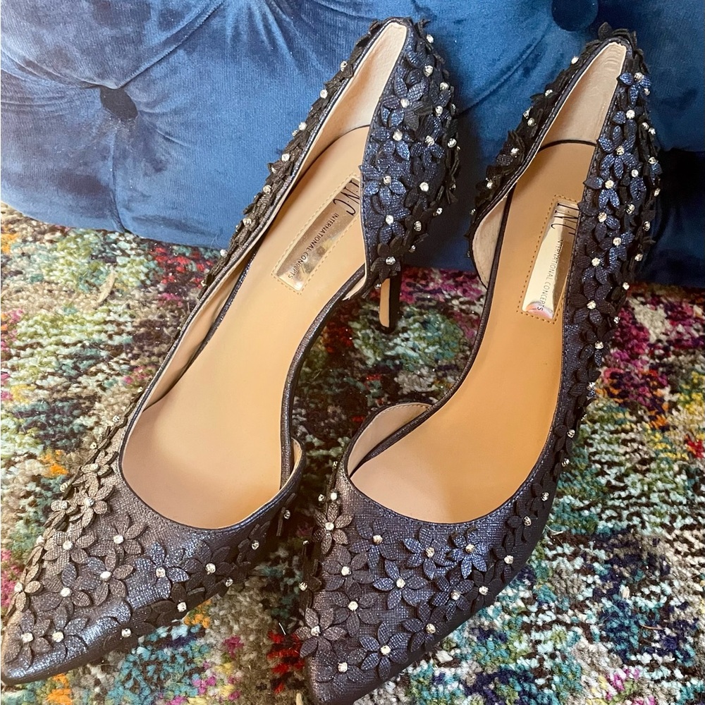 Like new INC navy heels with flower details